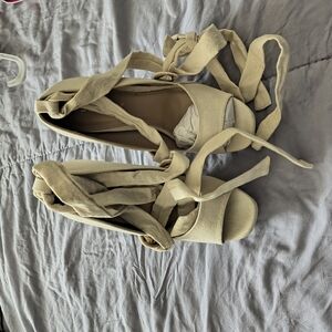 Shoe Dazzle Cream Heels with Intricate Straps